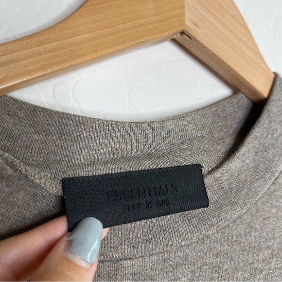 Fear of God Essentials S/S T-shirt with black logo patch in heather grey - Picture 4 of 8